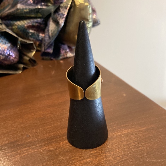 NWOT - Adjustable Style Brass Statement Ring Smooth Black Oval Stone - S⦠- Picture 2 of 14